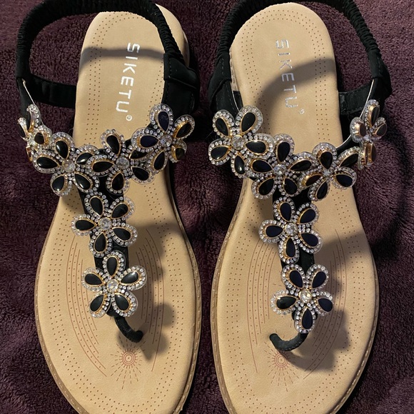 Faux jewel sandals. - Picture 4 of 7